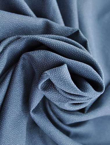 Quilting Lining es una capa de tela cosida dentro de una prenda para agregar calidez