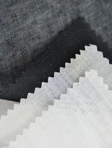 La entretela no tejida es un material textil fundamental en la fabricación de prendas